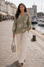 Charger l'image dans la galerie, BLOUSE LEGERE BRODERIE COL MAO
