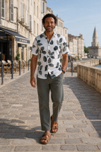 Charger l'image dans la galerie, CHEMISETTE MOTIF PETALE COL CHEMISE Cintré
